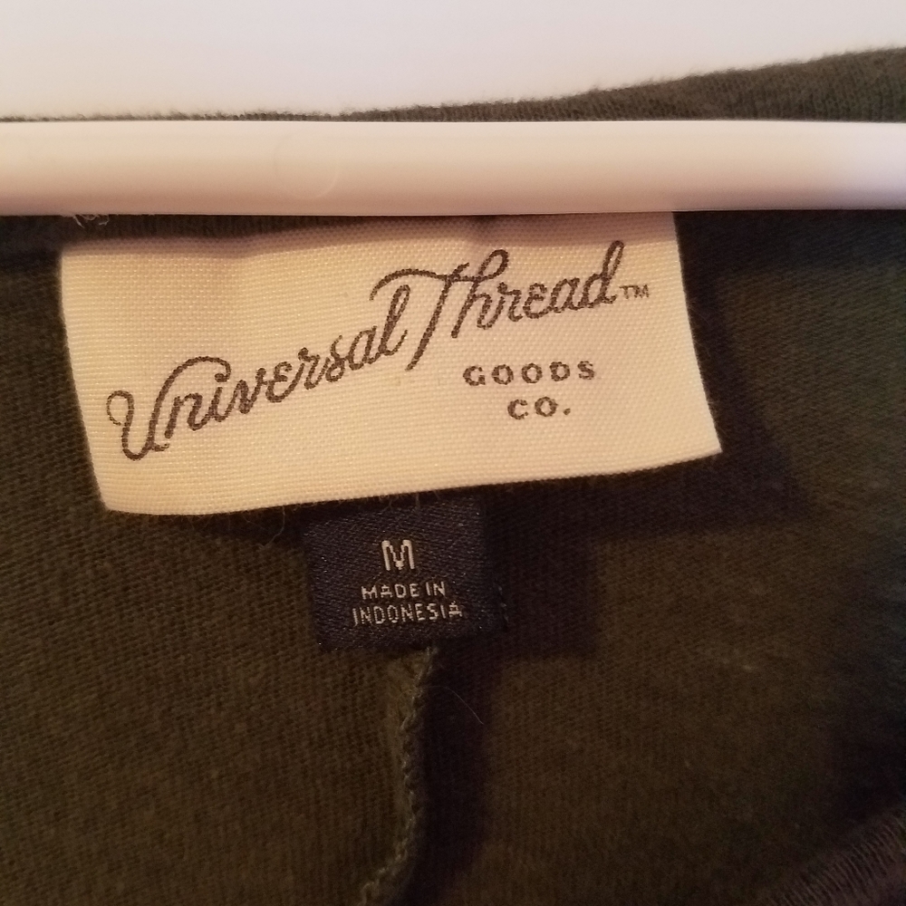 Universal Thread Olive Green Tee - Picture 3 of 4